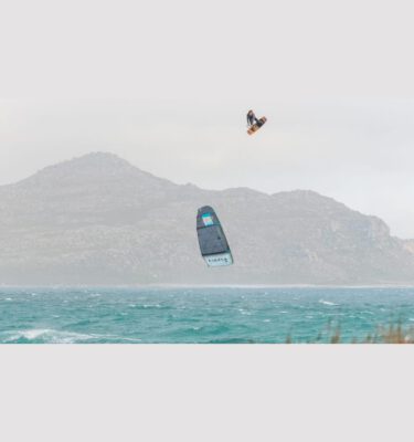 מצנח קייטסרפינג Airush Lift Team V3