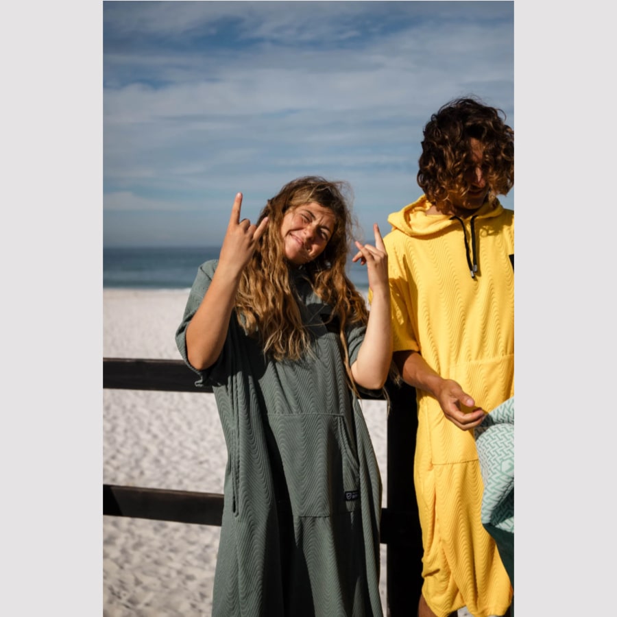 פונצ׳ו מגבת לגלישה במגוון צבעים Prolimit Poncho Waves One Size – תמונה 2